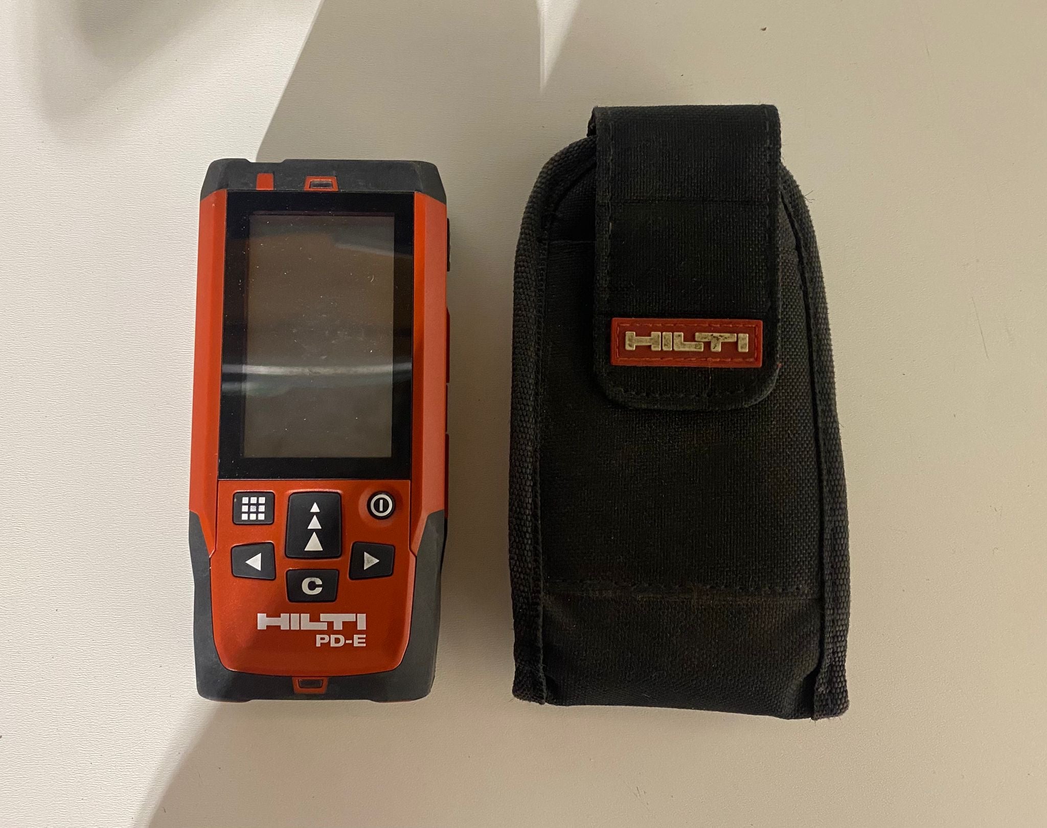 Lasermètre Hilti PD E