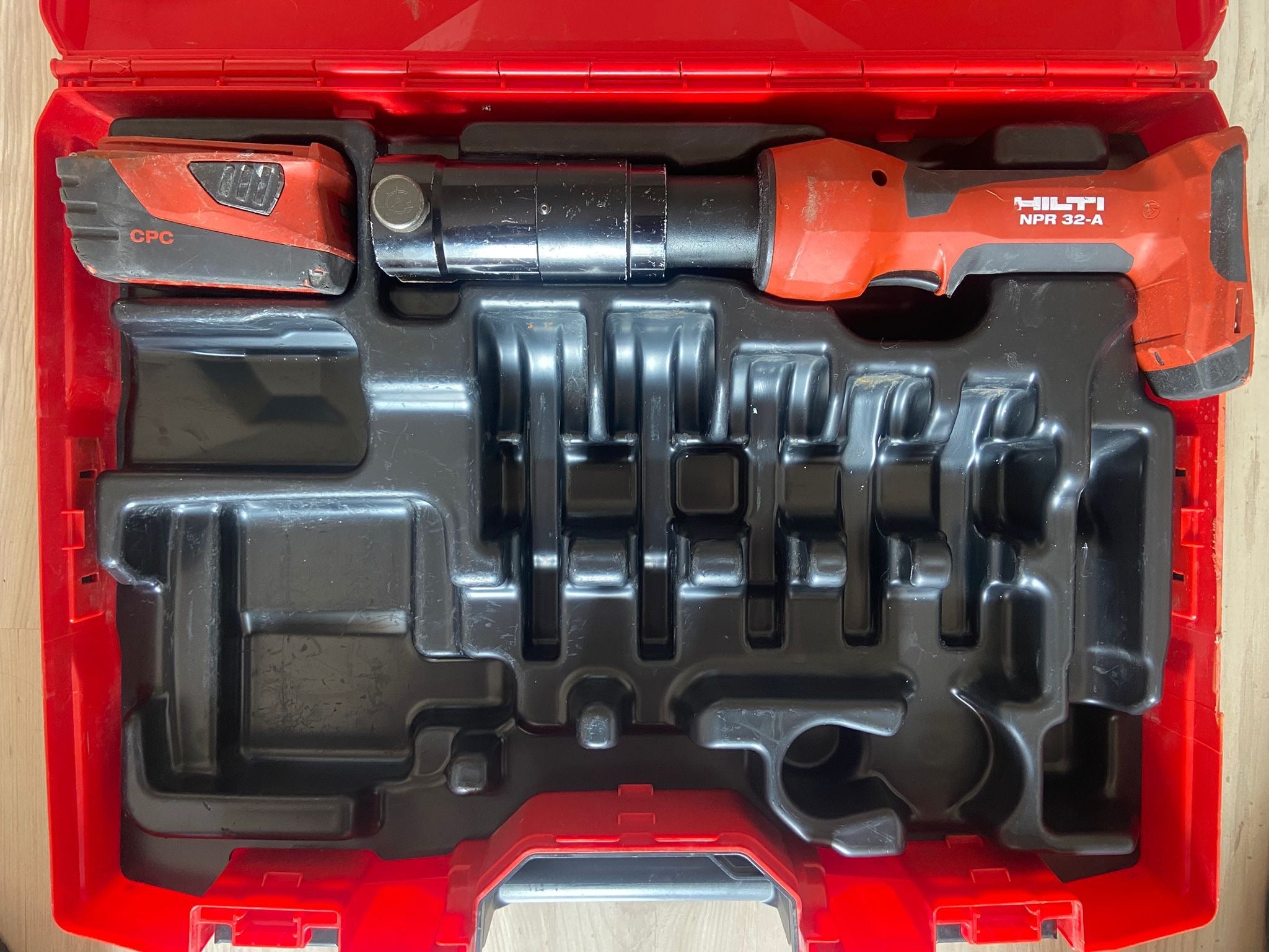 Sertisseuse Hilti NPR 32 A