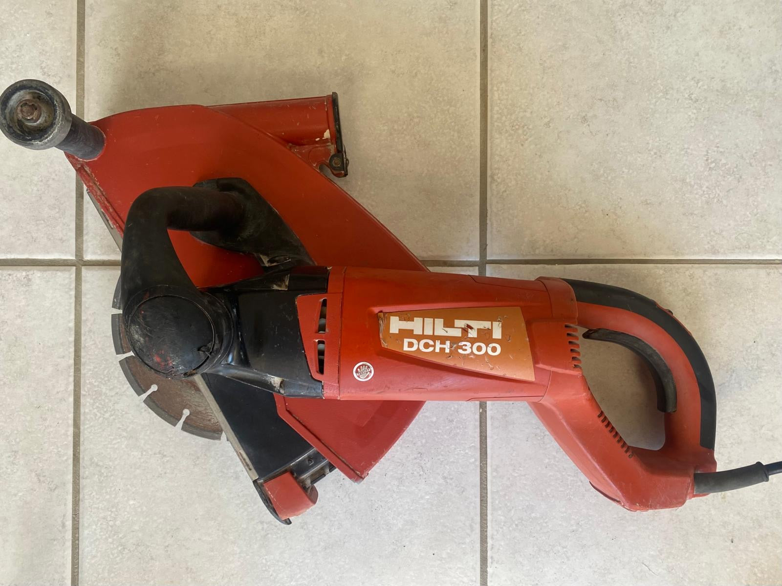 Tronçonneuse Électrique Hilti DCH 300