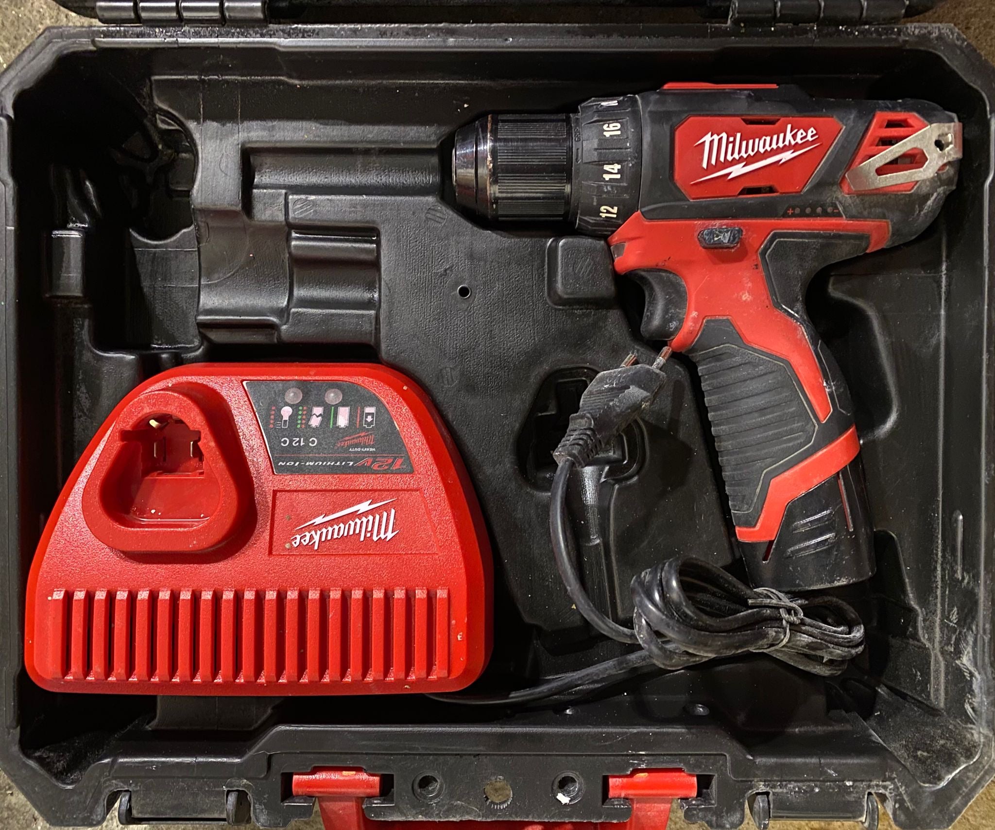 Visseuse Perceuse Milwaukee M12 BDD