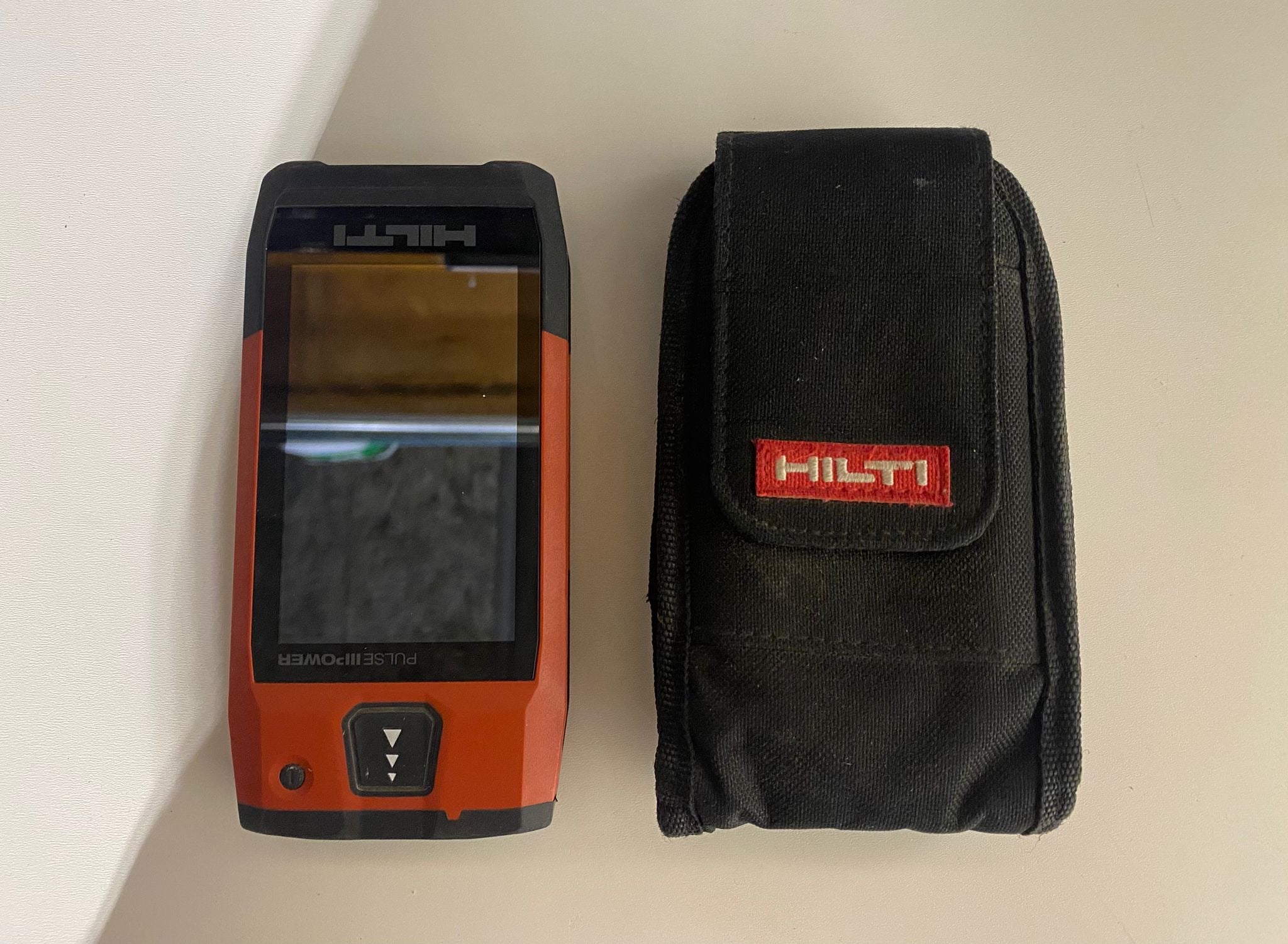 Lasermètre Hilti PD C