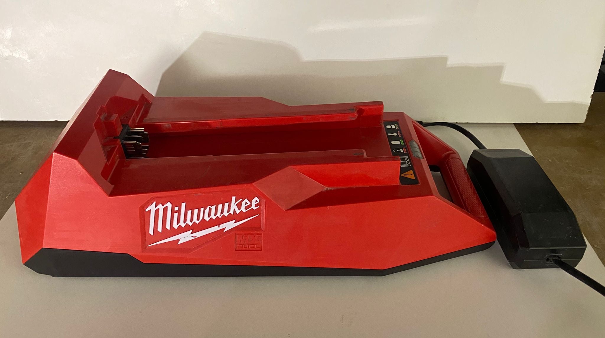 Chargeur Milwaukee MXF C