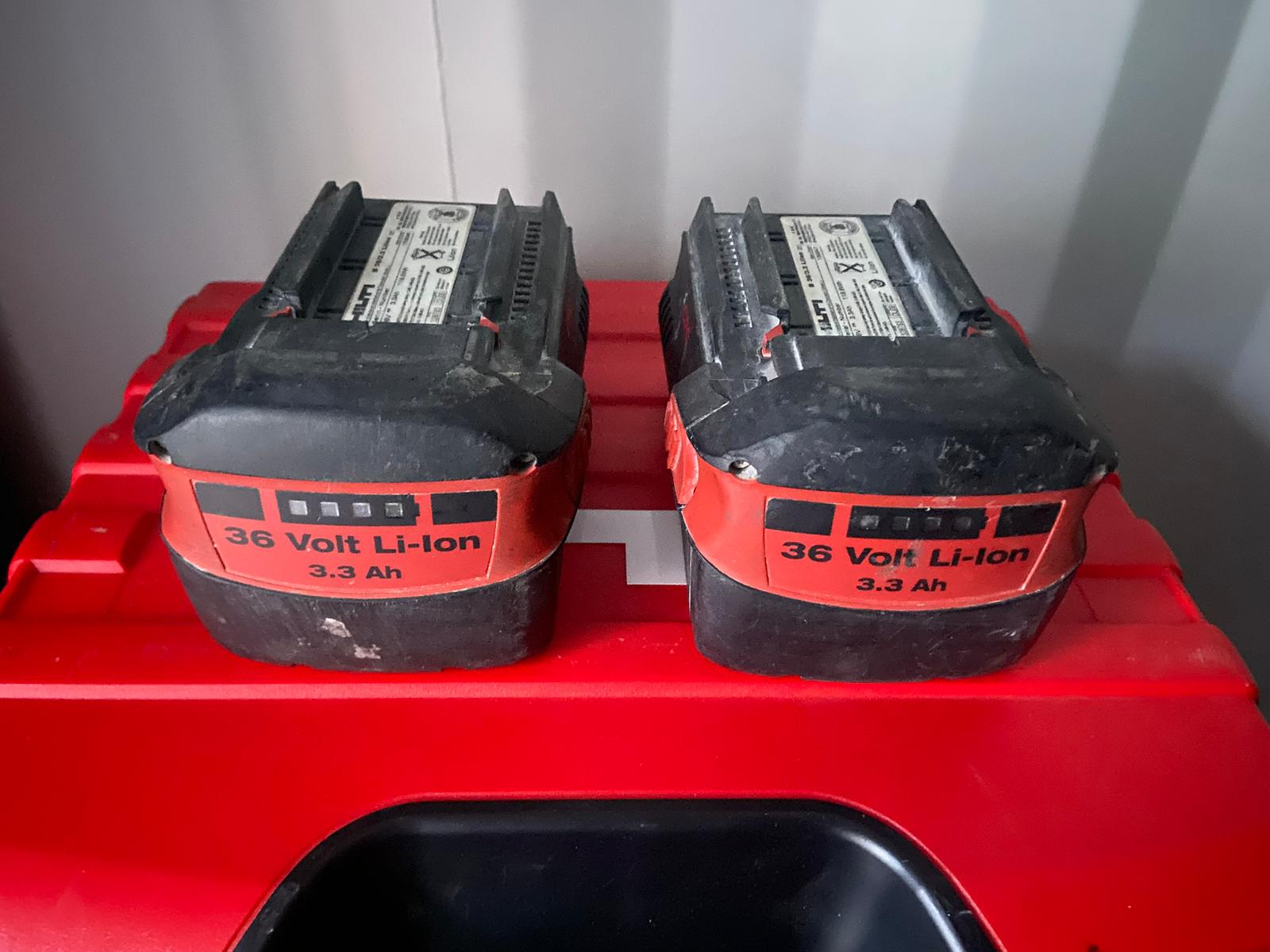 2 Batteries Hilti B36 3.3